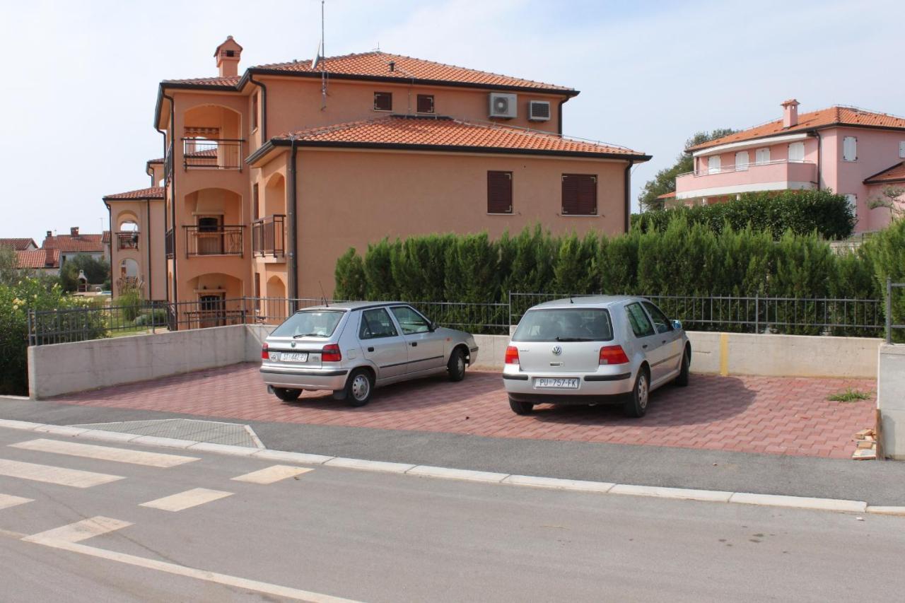 Apartments With A Swimming Pool Novigrad - 7078 Exterior foto
