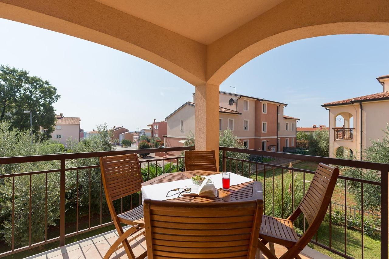 Apartments With A Swimming Pool Novigrad - 7078 Exterior foto