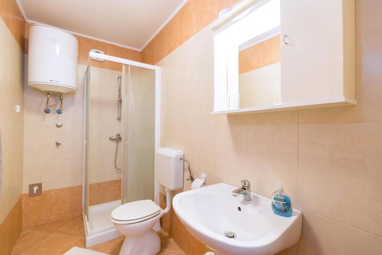 Apartments With A Swimming Pool Novigrad - 7078 Exterior foto
