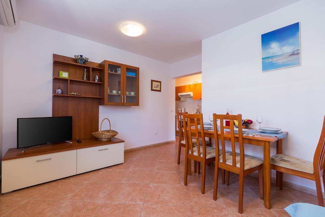 Apartments With A Swimming Pool Novigrad - 7078 Exterior foto